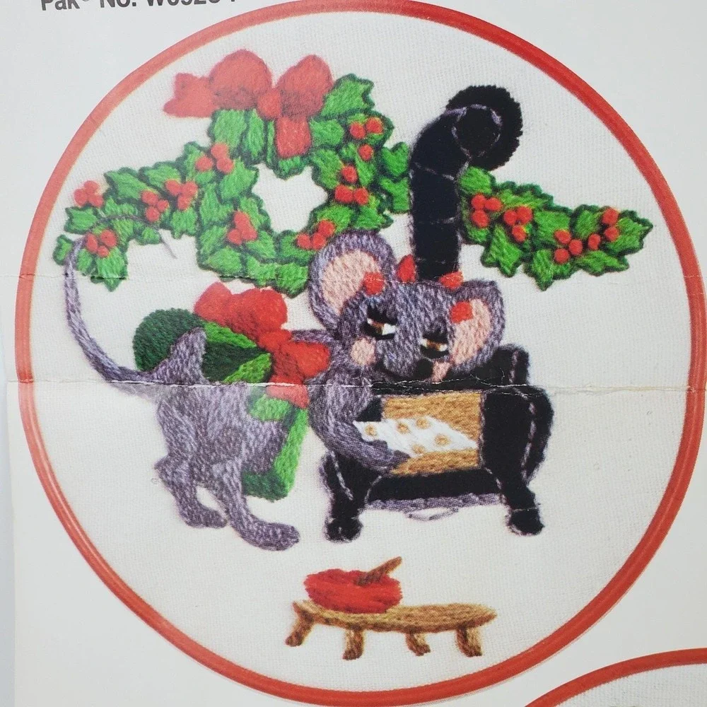 Vintage Bernat Holiday Hoops Mrs. and Mr. Christmas Mouse Embroidery Needlepoint